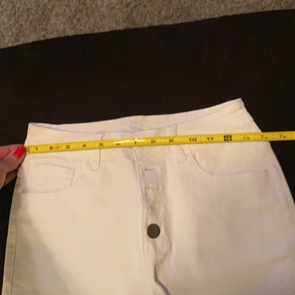 High waisted, button fly, white shorts - Picture 4 of 7